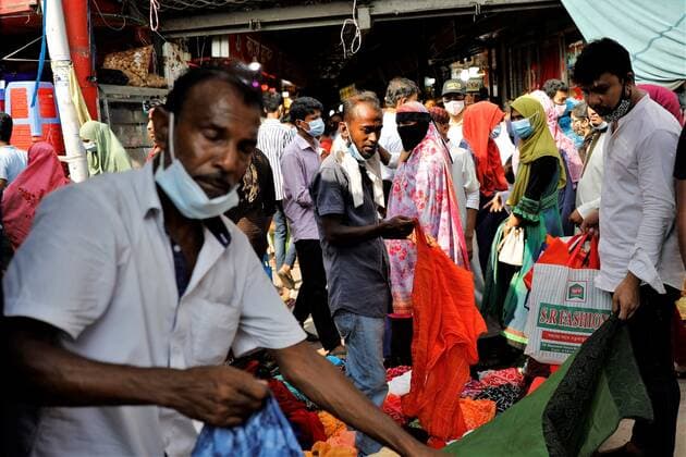 Virus Outbreak Bangladesh People gather at Dhaka New market for shopping ahead Eid-ul-fitr as they are not maintaining any kind of social distancing in Dhaka, Bangladesh on May 07, 2021. Dhaka Bangladesh rahman-notitle210507_npxxo  Copyright: xSyedxMahamudurxRahmanx