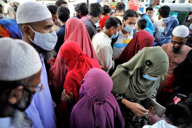 Virus Outbreak Bangladesh People gather at Dhaka New market for shopping ahead Eid-ul-fitr as they are not maintaining any kind of social distancing in Dhaka, Bangladesh on May 07, 2021. Dhaka Bangladesh rahman-notitle210507_npyjD  Copyright: xSyedxMahamudurxRahmanx