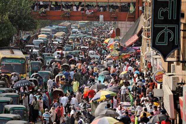 Virus Outbreak Bangladesh People gather at Dhaka New market for shopping ahead Eid-ul-fitr as they are not maintaining any kind of social distancing in Dhaka, Bangladesh on May 07, 2021. Dhaka Bangladesh rahman-notitle210507_npwcO  Copyright: xSyedxMahamudurxRahmanx