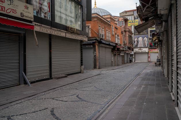 Virus Outbreak Turkey The empty streets in the Eminonu district of Istanbul, Turkey seen on May 7, 2021. The government imposed a 19-day curfew which started on April 29 and will end on May 17, at the end of the holy holiday Ramadan. Tourists are excluded from the restrictions and are allowed to travel around the city. Restaurants and cafes only provide takeaway and delivery services throughout the lockdown. Istanbul Turkey demirtas-notitle210507_np32q  Copyright: xErhanxDemirtasx
