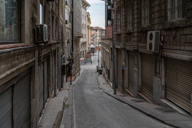 Virus Outbreak Turkey The empty streets in the Eminonu district of Istanbul, Turkey seen on May 7, 2021. The government imposed a 19-day curfew which started on April 29 and will end on May 17, at the end of the holy holiday Ramadan. Tourists are excluded from the restrictions and are allowed to travel around the city. Restaurants and cafes only provide takeaway and delivery services throughout the lockdown. Istanbul Turkey demirtas-notitle210507_npNDM  Copyright: xErhanxDemirtasx