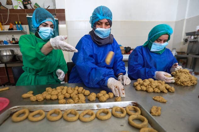 Eid Al-Fitr Holiday In Gaza City Palestinian women prepare traditional date-filled cookies in preparation for the Eid al-Fitr holiday in the northern Gaza Strip, on May 8, 2021. Muslims around the world are preparing to celebrate the Eid al-Fitr holiday, which marks the end of the fasting month of Ramadan. Gaza Palestine fathi-notitle210508_np4ys  Copyright: xMajdixFathix