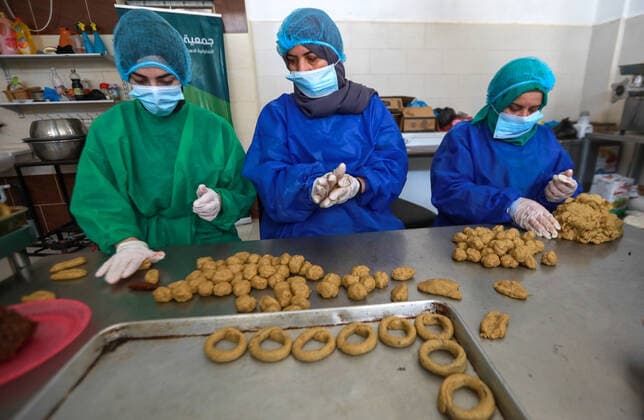 Eid Al-Fitr Holiday In Gaza City Palestinian women prepare traditional date-filled cookies in preparation for the Eid al-Fitr holiday in the northern Gaza Strip, on May 8, 2021. Muslims around the world are preparing to celebrate the Eid al-Fitr holiday, which marks the end of the fasting month of Ramadan. Gaza Palestine fathi-notitle210508_npGK7  Copyright: xMajdixFathix