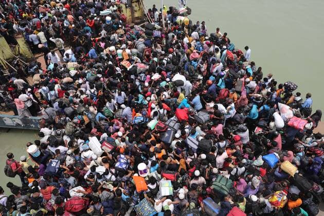 May 8, 2021, Dhaka, Dhaka, Bangladesh: May, 08, 2021 People packed on a ferry as they leave the capital city to their homes as Bangladesh s authorities imposes lockdown amid the Covid-19 coronavirus spread in Dhaka, Bangladesh Dhaka Bangladesh - ZUMAr338 20210508_zip_r338_007 Copyright: xHarun-Or-Rashidx