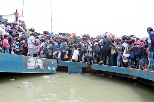 May 8, 2021, Dhaka, Dhaka, Bangladesh: May, 08, 2021 People leave the capital city to their homes as Bangladesh s authorities imposes lockdown amid the Covid-19 coronavirus spread in Dhaka, Bangladesh Dhaka Bangladesh - ZUMAr338 20210508_zip_r338_025 Copyright: xHarun-Or-Rashidx