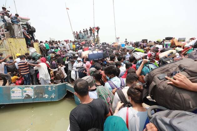 May 8, 2021, Dhaka, Dhaka, Bangladesh: May, 08, 2021 People packed on a ferry as they leave the capital city to their homes as Bangladesh s authorities imposes lockdown amid the Covid-19 coronavirus spread in Dhaka, Bangladesh Dhaka Bangladesh - ZUMAr338 20210508_zip_r338_035 Copyright: xHarun-Or-Rashidx