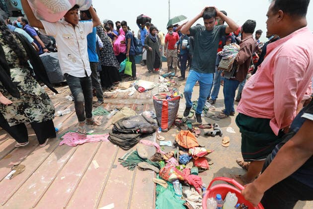 May 8, 2021, Dhaka, Dhaka, Bangladesh: May, 08, 2021 People leave the capital city to their homes as Bangladesh s authorities imposes lockdown amid the Covid-19 coronavirus spread in Dhaka, Bangladesh Dhaka Bangladesh - ZUMAr338 20210508_zip_r338_048 Copyright: xHarun-Or-Rashidx