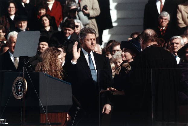 Bill Clinton, standing between Hillary Rodham Clinton and Chelsea Clinton, taking the oath of office of president of the United States, Washington, D.C., USA, Official White House Photograph, January 20, 1993  Copyright: xCircaxImagesx ghi-circa09498