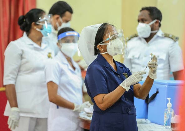 Sri Lanka: First dose of the Chinese-made Sinopharm COVID-19 vaccine A health worker prepares Chinese-made Sinopharm COVID-19 vaccine at in Colombo, Sri Lanka, 09,May, 2021. Colombo Sri Lanka Copyright: SamanxAbesiriwardana