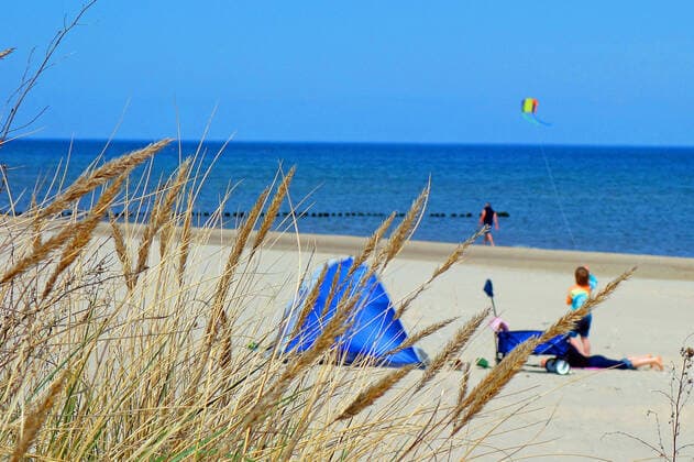 Erster Tag nach in kraft treten der Lockerung der Corona Bestimmung für Geimpfte. Die sommerlichen Temperaturen haben am Sonntag auf der Insel Usedom wie hier in Bansin viele Einheimischen, Tagesgäste und Zweitwohnungsbesitzer genutzt, um Energie zu tanken. (Seebad Bansin 09.05.2021) Lockdown