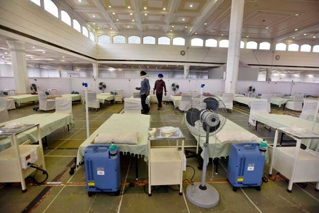 NEW DELHI, INDIA - MAY 9: Sri Guru Tegh Bahadar Covid care centre (300 Beds) ready for covid-19 patients at Gurdwara Rakab Ganj Sahib, on May 9, 2021 in New Delhi, India. The facility will provide free of cost medication, ambulance service, oxygen cylinders and concentrators, for the Covid-19 patients. (Photo by Sanjeev Verma Hindustan Times ) Covid Care Facility At Gurdwara Rakab Ganj Sahib