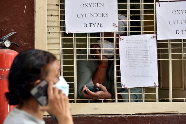 NEW DELHI, INDIA - MAY 9: A view of an oxygen cylinder booking counter at a bank in Sarojini Nagar Bus Depot, on May 9, 2021 in New Delhi, India. (Photo by Sanjeev Verma Hindustan Times ) Daily Life Amid Coronavirus Pandemic In India