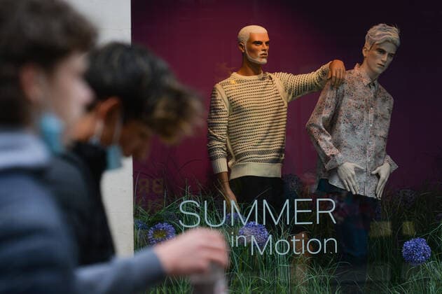 Daily Life In Dublin During COVID-19 Lockdown A view of the new Brown Thomas Summer Season window display with the new Dior and Dolce and Gabbana summer collection. On Sunday, 9 May 2021, in Dublin, Ireland. Dublin Ireland widak-dublinda210509_npj32  Copyright: xArturxWidakx