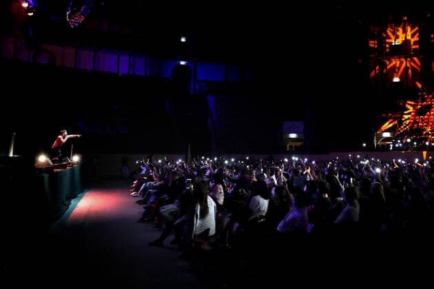News Bilder des Tages Post-Lockdown comedy pilot test event in Portugal Portuguese comedian Tio Jel performs during a comedy pilot test event at Campo Pequeno in Lisbon, Portugal, on May 9, 2021. The fourth lockdown easing pilot test event in Portugal to assess the feasibility of cultural shows with audiences, took place in Lisbon on Sunday, with a comedy show at Campo Pequeno with a capacity of 1,000 spectators. The use of masks during the entire show was compulsory as well as a prior negative result from an antigen test. Lisbon Portugal fiuza-postlock210509_npZid  Copyright: xPedroxFiuzax