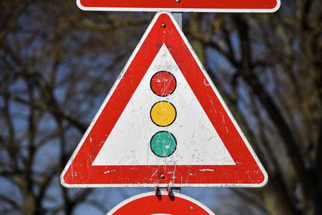 Ampel-Verkehrsschild