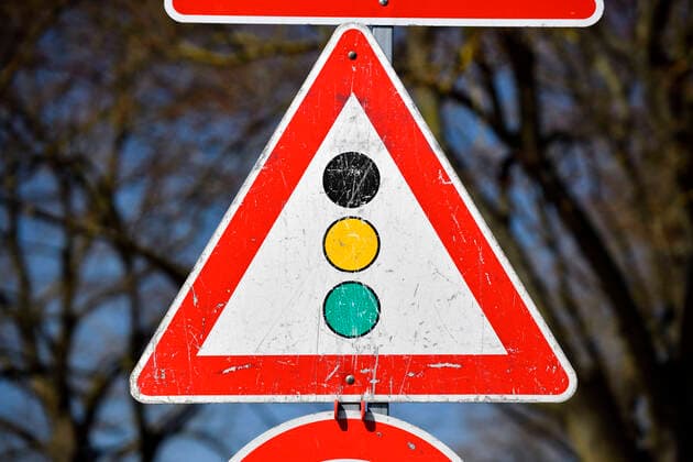 FOTOMONTAGE, Ampel-Verkehrsschild Schwarz-Gelb-GrÃ¼n, Jamaika-Koalition