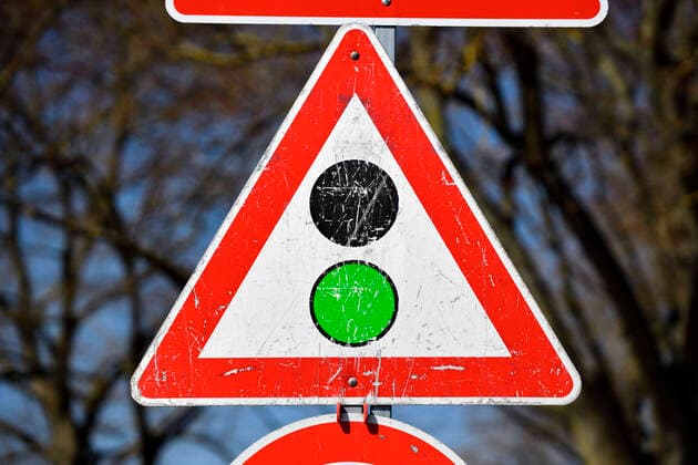 FOTOMONTAGE, Ampel-Verkehrsschild Schwarz-GrÃ¼n, schwarz-grÃ¼ne Koalition