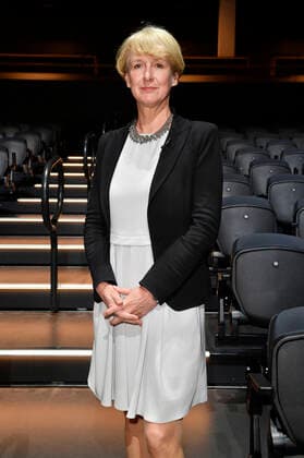 Claudia Grosse-Leege beim Fototermin bei der Pressekonferenz für das Nothilfe-Projekt hierspieltdiemusik zur Unterstützung der Berliner Musikszene in der Verti Music Hall. Berlin, 10.05.2021