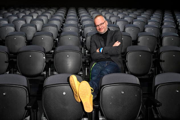 Dr. Thomas Schmidt-Ott beim Fototermin bei der Pressekonferenz für das Nothilfe-Projekt hierspieltdiemusik zur Unterstützung der Berliner Musikszene in der Verti Music Hall. Berlin, 10.05.2021