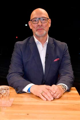 Jörg Franzen beim Fototermin bei der Pressekonferenz für das Nothilfe-Projekt hierspieltdiemusik zur Unterstützung der Berliner Musikszene in der Verti Music Hall. Berlin, 10.05.2021
