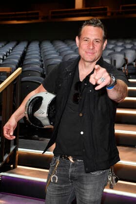 Sascha Vollmer von The BossHoss beim Fototermin bei der Pressekonferenz für das Nothilfe-Projekt hierspieltdiemusik zur Unterstützung der Berliner Musikszene in der Verti Music Hall. Berlin, 10.05.2021