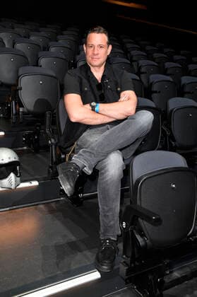 Sascha Vollmer von The BossHoss beim Fototermin bei der Pressekonferenz für das Nothilfe-Projekt hierspieltdiemusik zur Unterstützung der Berliner Musikszene in der Verti Music Hall. Berlin, 10.05.2021