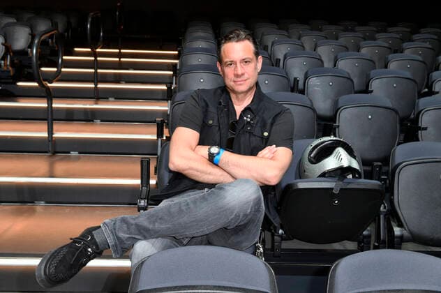 Sascha Vollmer von The BossHoss beim Fototermin bei der Pressekonferenz für das Nothilfe-Projekt hierspieltdiemusik zur Unterstützung der Berliner Musikszene in der Verti Music Hall. Berlin, 10.05.2021
