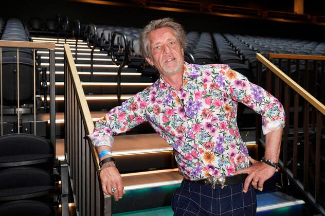 Dr. Hajo Schumacher beim Fototermin bei der Pressekonferenz für das Nothilfe-Projekt hierspieltdiemusik zur Unterstützung der Berliner Musikszene in der Verti Music Hall. Berlin, 10.05.2021