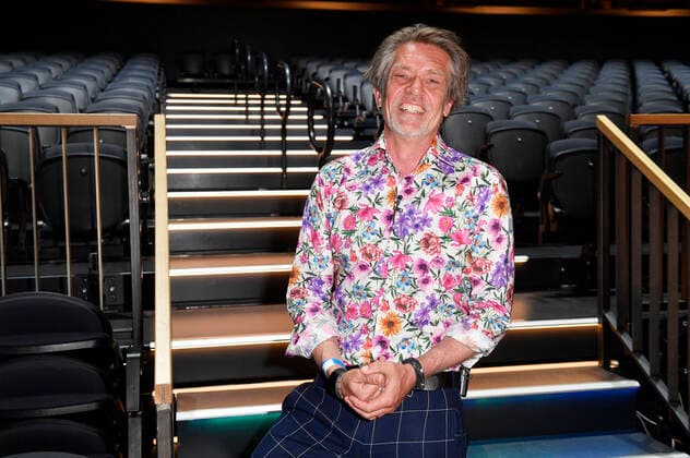 Dr. Hajo Schumacher beim Fototermin bei der Pressekonferenz für das Nothilfe-Projekt hierspieltdiemusik zur Unterstützung der Berliner Musikszene in der Verti Music Hall. Berlin, 10.05.2021