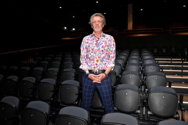 Dr. Hajo Schumacher beim Fototermin bei der Pressekonferenz für das Nothilfe-Projekt hierspieltdiemusik zur Unterstützung der Berliner Musikszene in der Verti Music Hall. Berlin, 10.05.2021
