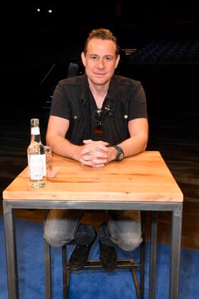 Sascha Vollmer von The BossHoss beim Fototermin bei der Pressekonferenz für das Nothilfe-Projekt hierspieltdiemusik zur Unterstützung der Berliner Musikszene in der Verti Music Hall. Berlin, 10.05.2021