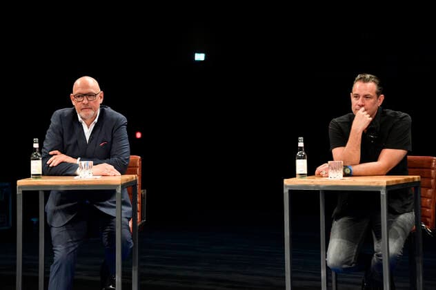 Jörg Franzen und Sascha Vollmer von The BossHoss beim Fototermin bei der Pressekonferenz für das Nothilfe-Projekt hierspieltdiemusik zur Unterstützung der Berliner Musikszene in der Verti Music Hall. Berlin, 10.05.2021