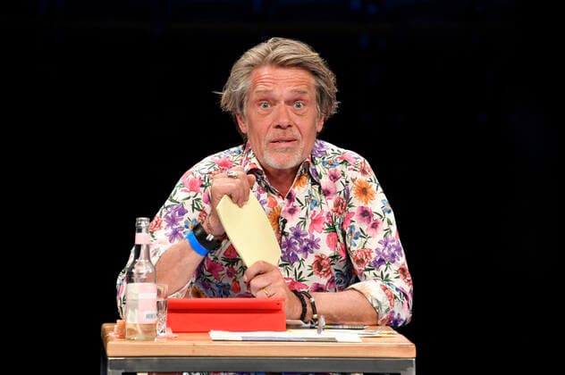 Dr. Hajo Schumacher beim Fototermin bei der Pressekonferenz für das Nothilfe-Projekt hierspieltdiemusik zur Unterstützung der Berliner Musikszene in der Verti Music Hall. Berlin, 10.05.2021