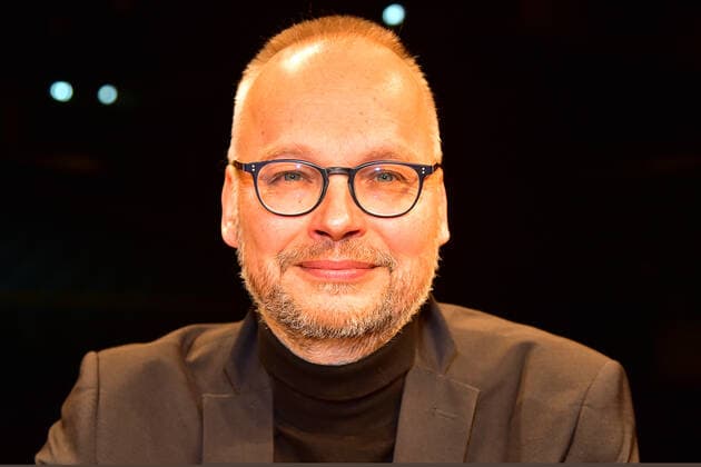 SpendenAktion, hierspielt die musik Orchesterdirektor Dr. Thomas Schmidt-Ott vom DSO Berlin PK in der VerdiMusicHall ++++hierspieltdiemusik Ð mehr als 400.000 Euro für Berliner Musikschaffende , VBKI, GESOBAU und Engel & Völkers initiieren Nothilfe-Projekt zur Unterstützung der Berliner Musikszenein Berlin, am 010.05.2021