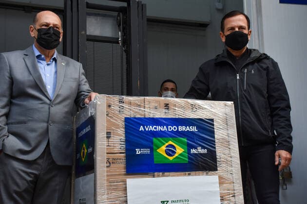 SÃO PAULO, SP - 10.05.2021: SAÍDA DE VACINAS DO INSTITUTO BUTANTAN - Dimas Covas and João Doria, (PSDB) Governor of São Paulo monitors the release of doses of the Coronavac vaccine, from the Butantan Institute, against Covid-19 (Coronavirus) to the PNI (National Immunization Program) of the Ministry of Health. , (10) at the Butantan Institute. x2062956x  RobertoxCasimiro