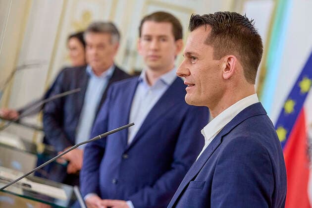 - Wien 10.05.2021 - Corona-Krise - Heute am Nachmittag fand im Bundeskanzleramt eine Pressekonferenz zu den geplanten Öffnungen am 19. Mai, nach Ende des 4. Lockdowns in ganz Österreich statt. PHOTO: (v.L) Tourismusministerin Elisabeth Köstinger (ÖVP), Vizekanzler Werner Kogler (Grüne), Bundeskanzler Sebastian Kurz (ÖVP), Gesundheitsminister Wolfgang Mückstein (Grüne). Vienna (Austria) - Corona crisis - This afternoon there was a press conference in the Federal Chancellery on the planned openings on May 19th, after the end of the 4th lockdown in all of Austria. PK zu Öffnungen am 19. Mai nach 4. Lockdown