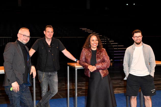 Dr. Thomas Schmidt-Ott, Sascha Vollmer von The BossHoss, Pat Appleton und Prinz Pi beim Fototermin bei der Pressekonferenz für das Nothilfe-Projekt hierspieltdiemusik zur Unterstützung der Berliner Musikszene in der Verti Music Hall. Berlin, 10.05.2021