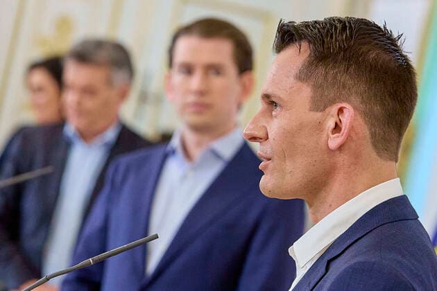 - Wien 10.05.2021 - Corona-Krise - Heute am Nachmittag fand im Bundeskanzleramt eine Pressekonferenz zu den geplanten Öffnungen am 19. Mai, nach Ende des 4. Lockdowns in ganz Österreich statt. PHOTO: (v.L) Tourismusministerin Elisabeth Köstinger (ÖVP), Vizekanzler Werner Kogler (Grüne), Bundeskanzler Sebastian Kurz (ÖVP), Gesundheitsminister Wolfgang Mückstein (Grüne). Vienna (Austria) - Corona crisis - This afternoon there was a press conference in the Federal Chancellery on the planned openings on May 19th, after the end of the 4th lockdown in all of Austria. PK zu Öffnungen am 19. Mai nach 4. Lockdown