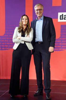 News Bilder des Tages Janine Wissler und Dietmar Bartsch bei der Bekanntgabe des Beschlusses des Parteivorstandes zur Spitzenkandidatur der Partei Die Linke zur Bundestagswahl im Palais der Kulturbrauerei. Berlin, 10.05.2021