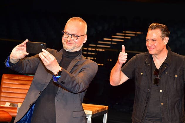SpendenAktion, hierspielt die musik Orchesterdirektor Dr. Thomas Schmidt-Ott vom DSO Berlin, Sascha Vollmer von The BossHoss PK in der VerdiMusicHall ++++hierspieltdiemusik Ð mehr als 400.000 Euro für Berliner Musikschaffende , VBKI, GESOBAU und Engel & Völkers initiieren Nothilfe-Projekt zur Unterstützung der Berliner Musikszenein Berlin, am 10.05.2021