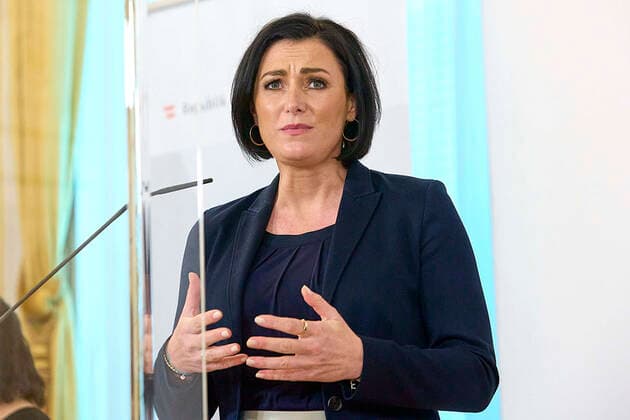 - Wien 10.05.2021 - Corona-Krise - Heute am Nachmittag fand im Bundeskanzleramt eine Pressekonferenz zu den geplanten Öffnungen am 19. Mai, nach Ende des 4. Lockdowns in ganz Österreich statt. PHOTO: Tourismusministerin Elisabeth Köstinger (ÖVP). Vienna (Austria) - Corona crisis - This afternoon there was a press conference in the Federal Chancellery on the planned openings on May 19th, after the end of the 4th lockdown in all of Austria. PK zu Öffnungen am 19. Mai nach 4. Lockdown