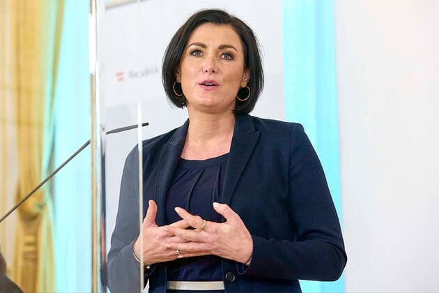 - Wien 10.05.2021 - Corona-Krise - Heute am Nachmittag fand im Bundeskanzleramt eine Pressekonferenz zu den geplanten Öffnungen am 19. Mai, nach Ende des 4. Lockdowns in ganz Österreich statt. PHOTO: Tourismusministerin Elisabeth Köstinger (ÖVP). Vienna (Austria) - Corona crisis - This afternoon there was a press conference in the Federal Chancellery on the planned openings on May 19th, after the end of the 4th lockdown in all of Austria. PK zu Öffnungen am 19. Mai nach 4. Lockdown