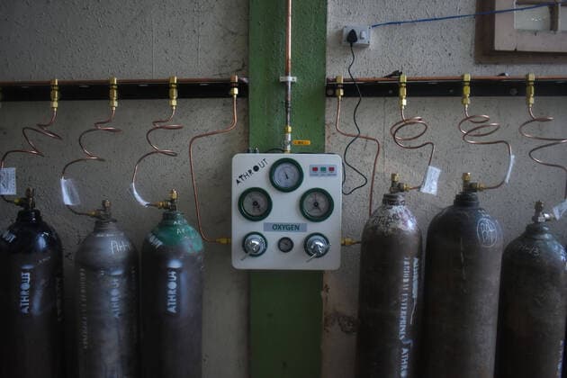 May 8, 2021: High pressure oxygen setup at a temporary Covid-19 hospital in Srinagar, Indian Administered Kashmir on 08 May 2021. A Local NGO Athrout has converted Hajj house into a 100-bedded Covid centre as the space in hospitals is filling up fast - ZUMAd99_ 20210508_zap_d99_016 Copyright: xMuzamilxMattoox