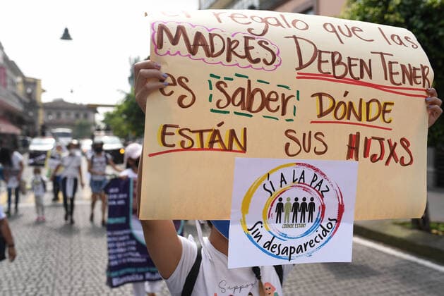 News Bilder des Tages May 10, 2021: Mothers of missing persons in Veracruz, march in the streets on Mother s Day to demand justice for their missing relatives..Most of the missing persons were kidnapped during the war against drug trafficking between 2006 and 2018, where Veracruz was one of the states most damaged by violence. - ZUMAqp1_ 20210510_zip_qp1_009 Copyright: xHectorxAdolfoxQuintanarxPerezx