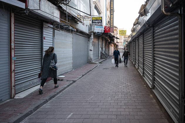 Istanbul Under Covid-19 Lockdown On 10 May 2021, streets in the historic old city of Istanbul, Turkey, remained largely empty and lined with closed stores as a strict Covid-19 curfew kept most nonessential workers at home, leaving many areas frequented only by foreign tourists. Istanbul Turkey cupolo-notitle210511_npRmM  Copyright: xDiegoxCupolox