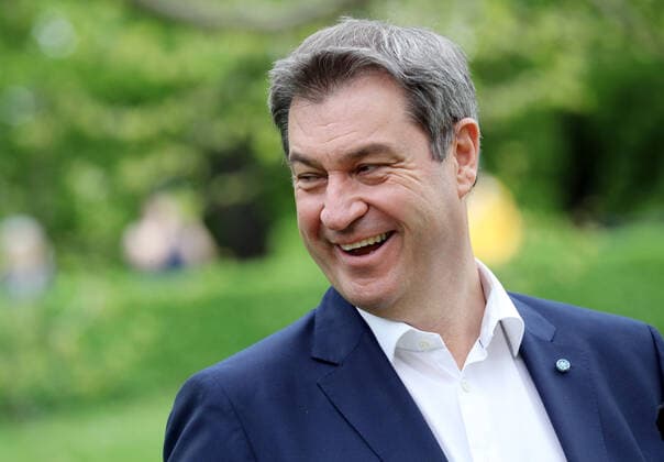 Bundeskanzler Sebastian Kurz besucht Markus Söder in der Staatskanzlei in München Der Österreichische Bundeskanzler Sebastian Kurz besucht den Bayerischen Ministerpräsident in München in der Staatskanzlei, München Bayern Deutschland Garten in der Staatskanzlei