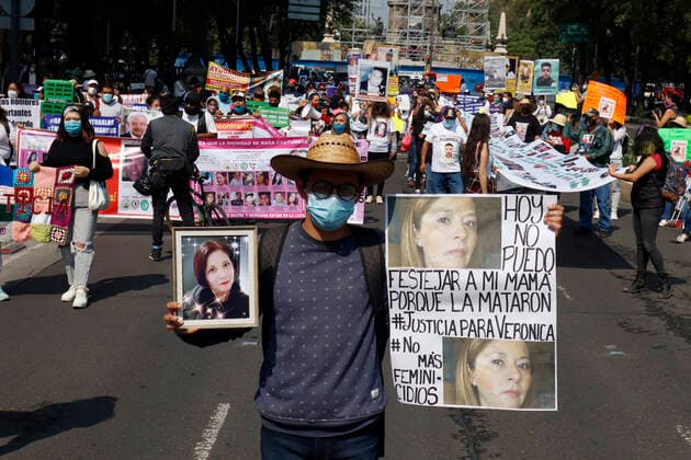 Mothers Of Missing Persons Protest To Demand Solutions In Mexico MEXICO CITY, MEXICO - MAY 10: Mothers of disappeared persons, take part during a march to demand justice and the return of their relatives alive, demand urgent solutions to the alarming figures as part of Mother s Day at Reforma Avenue on May 10, 2021 in Mexico City, Mexico. More that 87,700,000 persons registered as missing due to various causes such as forced disappearance, kidnappings or organized crime in Mexico. Copyright: xLuisxBarronx EYEPIXGROUP_LB_10052021_6720