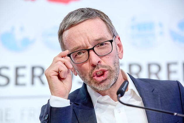 - Wien 11.05.2021 - Coronavirus-Krise - Heute am Vormittag gab es im FPÖ-Medienzentrum eine Pressekonferenz der FPÖ zur aktuellen Lage in Österreich. PHOTO: Der FPÖ-Klubobmann Herbert Kickl während der PK Coronavirus crisis - Vienna (AUSTRIA) This morning there was a press conference of the FPÖ on the current situation in Austria in the FPÖ media center. FPÖ PK Kickl Brückl