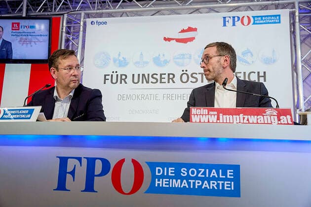 - Wien 11.05.2021 - Coronavirus-Krise - Heute am Vormittag gab es im FPÖ-Medienzentrum eine Pressekonferenz der FPÖ zur aktuellen Lage in Österreich. PHOTO: V.L Hermann Brückl, FPÖ-Klubobmann Herbert Kickl während der PK Coronavirus crisis - Vienna (AUSTRIA) This morning there was a press conference of the FPÖ on the current situation in Austria in the FPÖ media center. FPÖ PK Kickl Brückl