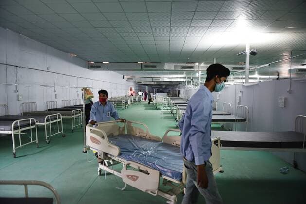 NEW DELHI, INDIA - MAY 11: Workers setting up a 500-bed Covid-19 Care Centre at Ramlila Maidan in front of LNJP hospital on May 11, 2021 in New Delhi, India. (Photo by Ajay Aggarwal Hindustan Times) 500-ICU Bed Covid Care Centre At Ramlila Maidan Near LNJP Hospital